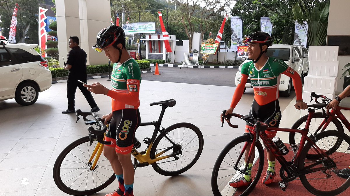TourdeINA's tweet image. 7-Eleven Cliqq-Air21 by Road bike Philippines are going to train this afternoon. #TdI2019 #racetheelements #tourdindonesia #mahkotapromotion