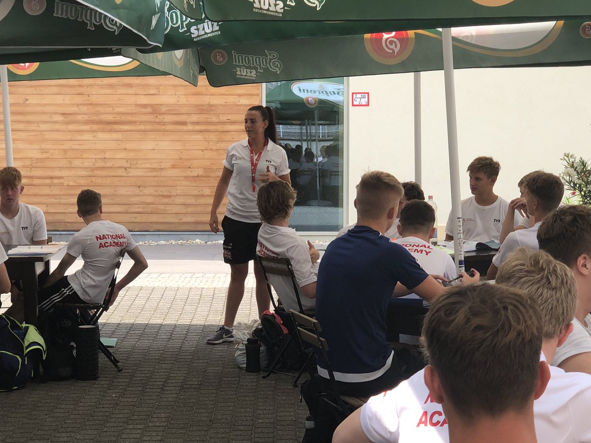 NationalWPcamp's tweet photo. #Fantastic #Nutrition talk from @CostelloTN 🥦🍑🥬🥖🥩 Furthering the knowledge of our #Athletes in the best way to fuel &amp; look after their bodies before, during &amp; after training 💪🏼🦵🏻🧠 #WaterPolo #NationalWPAcademy #SwimEngland https://t.co/QZvzwvDja8