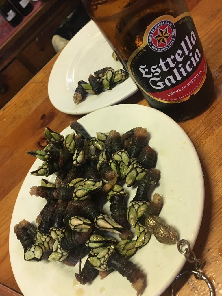 cacauencorfa's tweet photo. Vaya la tapa que me acaban de sacar con una @estrellagalicia ..... Impresionante!!! Os juro que me lo han puesto de TAPA!!! 👏🏻👏🏻🥜 #EstoEsOtroMundo #CacauPelMon https://t.co/Ao3WX4XULJ