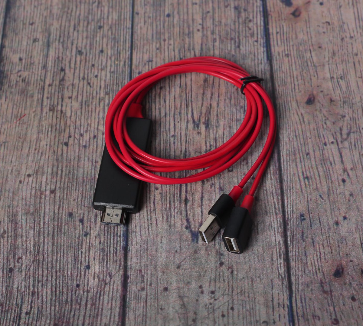 2_mobil's tweet photo. وصلة تقوم بتشغيل كل مايعرض على الجوال في التلفزيون عن طريق 
HDMI

من مدخل USB الشاحن
#الجميلي_للاتصالات https://t.co/ZBLPxII4MU