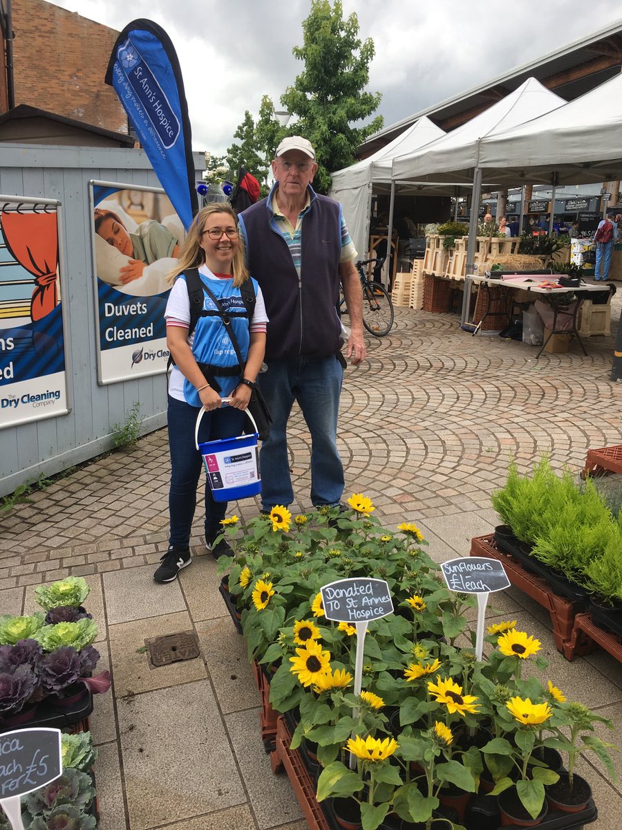 BulbeckElla's tweet photo. The lovely gents at @bloominaltymkt are donating all proceeds from their sunflowers to @StAnnsHospice!! True community spirit 💫💙🌻 https://t.co/cApokaUcqC