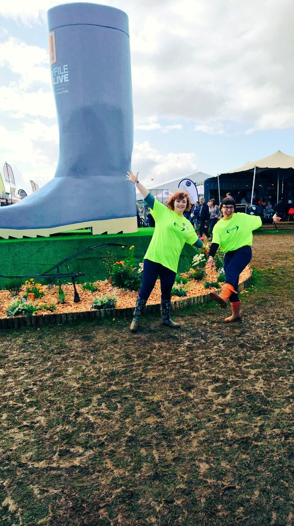 thackraymuseum's tweet image. Who doesn't love oversized ordinary things?! We've arrived at @Countryfilelive and are so excited to meet you all! (Oh, and also for Pimm's O'clock...) 

#CountryfileLive #countryfile #castlehoward #BBC #museums #EmergencyMuseum