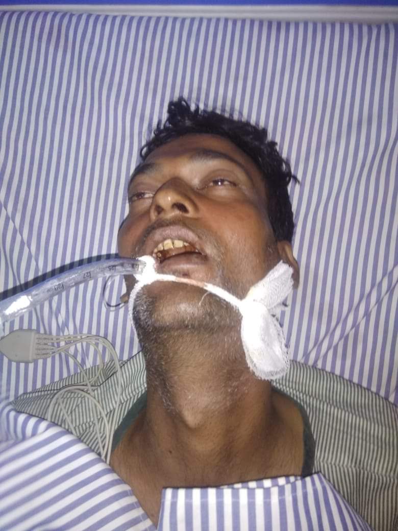 HumHaiVaishy's tweet photo. पुलिस का ऐसा क्रुरतम रूप उत्तर प्रदेश में ही सम्भव हैं @Uppolice क्या कार्यवाही हुई अब तक कृपया बताऐ https://t.co/1LaOUIlFLi