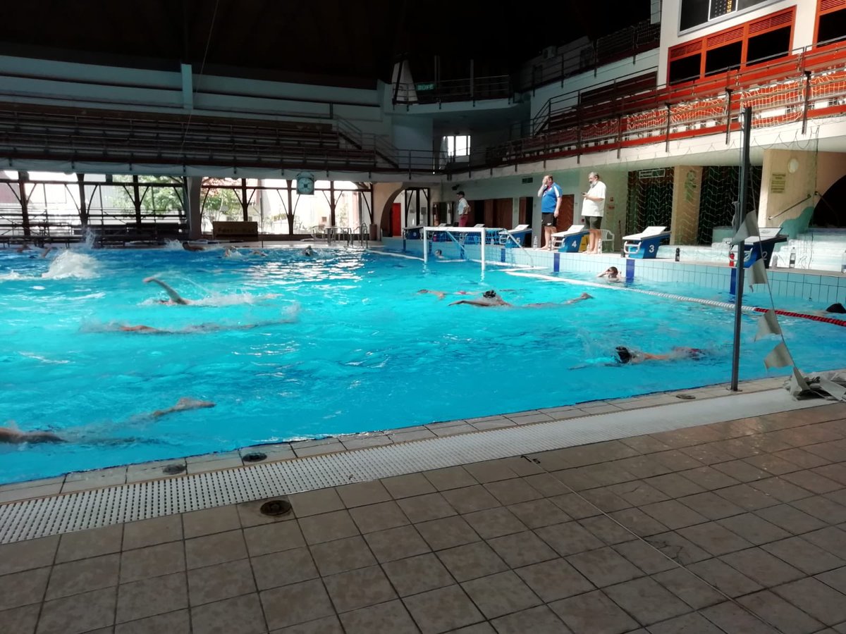 NationalWPcamp's tweet photo. #Day1 Our #NationalWPAcademy #Athletes enjoying their first #Water session of the tour 🇭🇺 The girls showing the locals their skills in the public pool &amp; the boys making the most of the indoor 50m 🤽🏻‍♂️💦🤽🏻‍♀️ #WaterPolo #Eger #FutureStars #SwimEngland https://t.co/pRLqCTCv4o
