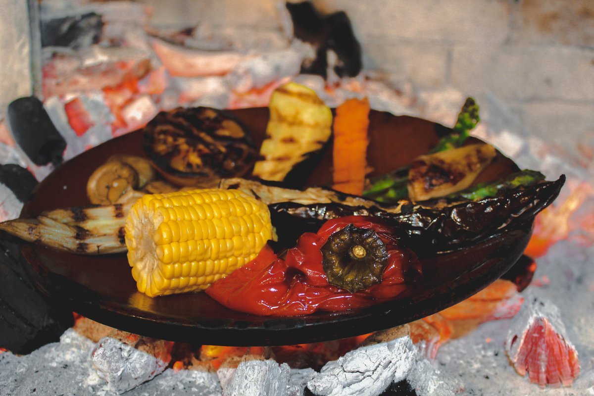 casafustercentr's tweet photo. Graellada de verdures a la brasa🔥
INGREDIENTS👨‍🍳👩‍🍳
🌶️Pebrot Vermell
Espàrrecs verds
🍄Xampinyons
Panxota
🍅Tomàquet rostit
🥕Pastanaga
🍆Albergínia
🥒Carabassó
Ceba tendra

#lunch#breakfast#tasty#eating#foodpic#Bcn#Sabadell#Restaurante https://t.co/YfFOPmfgkx