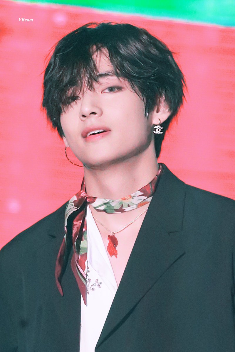 VBeam1230's tweet photo. 190811 롯데패밀리콘서트
give give it to me ~~,, (듣는중..)
#BTS #BTSV #taehyung #태형 #방탄소년단 
@BTS_twt https://t.co/rjejOZ4sbD