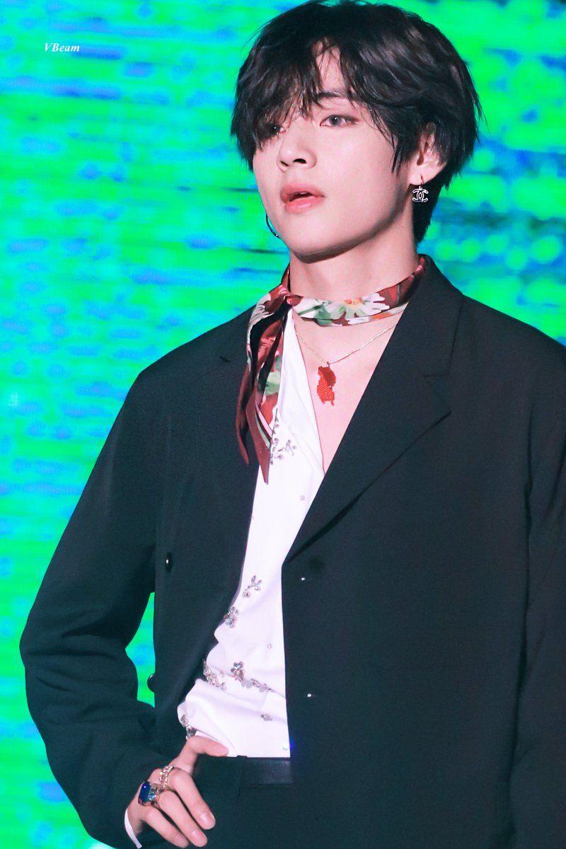 VBeam1230's tweet photo. 190811 롯데패밀리콘서트
give give it to me ~~,, (듣는중..)
#BTS #BTSV #taehyung #태형 #방탄소년단 
@BTS_twt https://t.co/rjejOZ4sbD