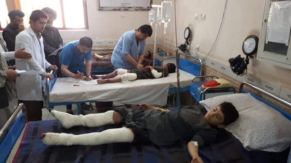 sadat_hasina's tweet photo. #Taliban
20 کودک در جریان هفته گذشته در اثر راکت های طالبان در ولایت فاریاب کشته و زخمی شدند. به تازگی در ولسوالی پشتون کوت 1 طفل کشته و5 تن زخمی شدند.
#joinpeaceprocess
@Zabehulah_M33 https://t.co/vLxTkpiT8l