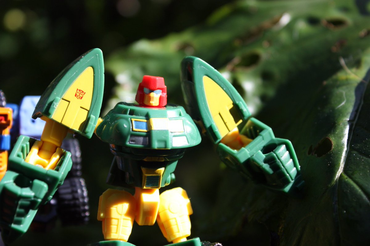 tycondriusfitz's tweet photo. smol bots. Cosmos , Windcharger and Huffer .#Transformers #TransformersCosmos #TransformersHuffer #TransformersWindcharger @Hasbro @transformers #Hasbrotoys @MarcusPlato @michaelmercy @copperbotshots @Peaugh @ToyboxSoapbox https://t.co/cyDowTGnOl