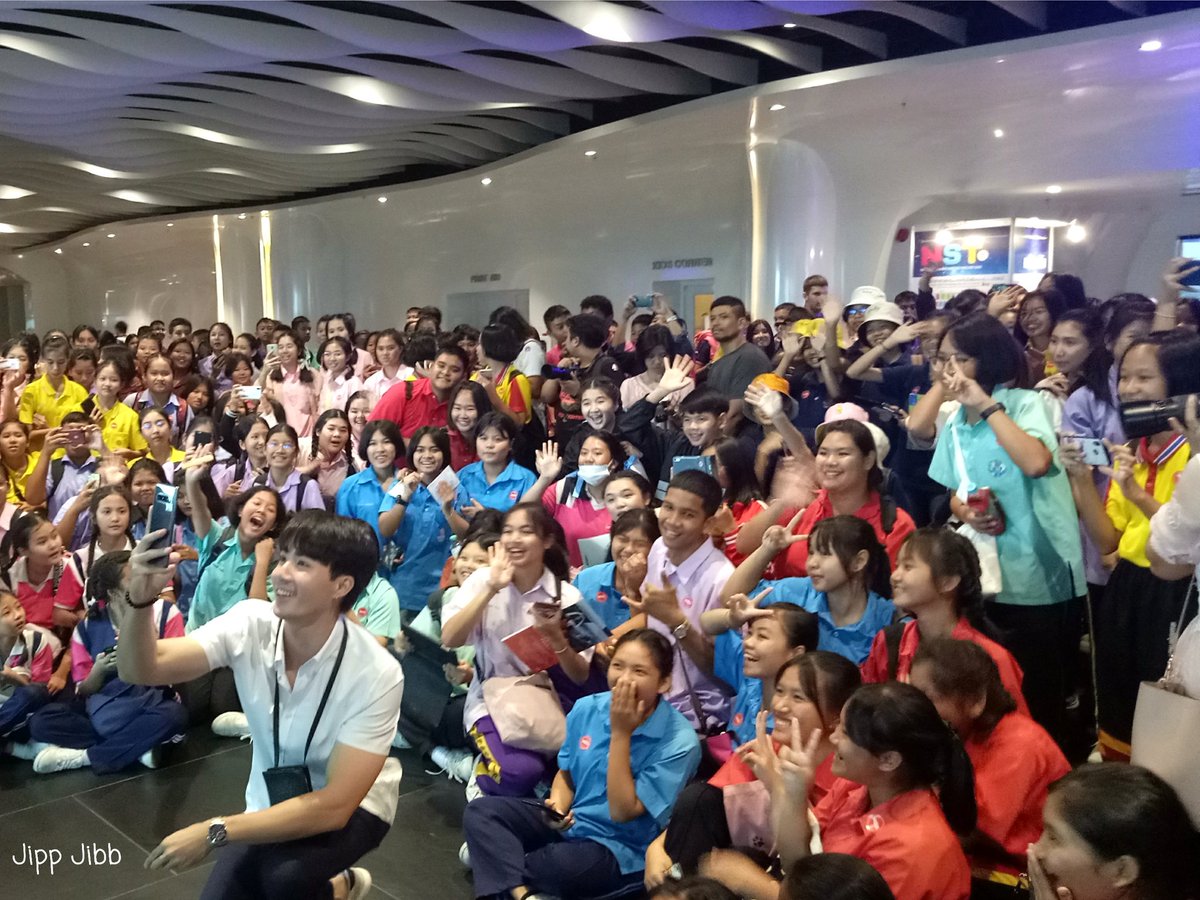 jippjibb's tweet photo. GROUP PHOTO เบาๆ😊
#TCELS
#ซีคือวิตามิน #captainc #ZEEPRUK
#domunditv https://t.co/IdgoBOygrJ