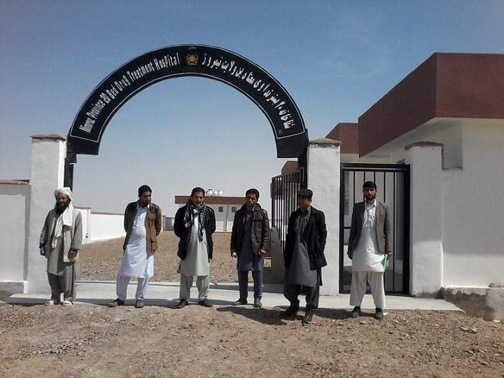 sadat_hasina's tweet photo. #Afghanistan
#Nimroz
25 معتاد در نیمروز تداوی شده اند. مواد مخدر که از پول آن گروه های جنایتکار و دهشت افگن استفاده می کنند، سبب تباهی زندگی افغانهای زیادی شده است.
#joinpeaceprocess
@Zabehulah_m33 https://t.co/GLSZDg7esB