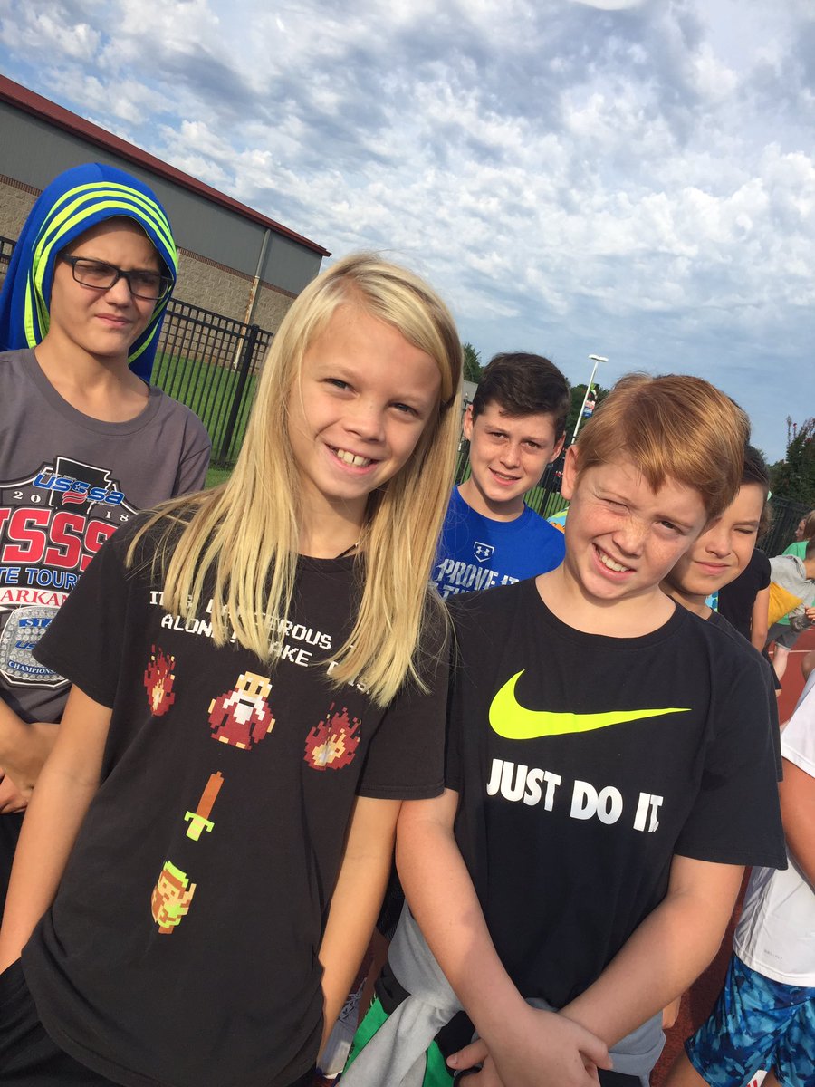 McNairMiddleSch's tweet photo. Our McNair Mustangs like to have a good time. We focus on celebrating the positive. This week was absolutely wonderful. Friday we celebrated with our First RUN Party. #mustangsrun #celebratethepositive #highexpectations #runparty #workhardplayhard #gamechanger #gameon https://t.co/3dFjMtJWVw