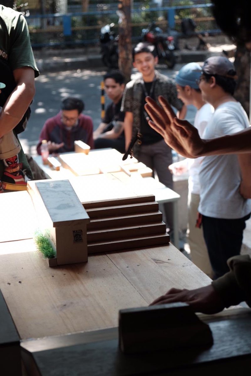 996council's tweet photo. 3.4.7 โ 74 Indonesia โ Keramaian kompetisi papan jari dan iringan musik Alunan Nusantara di UNKL347 HQ. #74indonesia #2decades347 #unkl347 #fingerboard https://t.co/T8QbxNwtEo