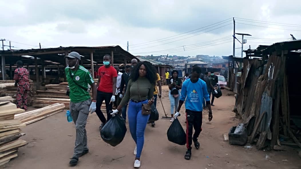 Community Engagement o’clock at Iso Pako Community , Bodija Ibadan with 

@oyostategovt @CleanEdgeng @RecycleGarb @WasteSmart @SustyVibes and friends!