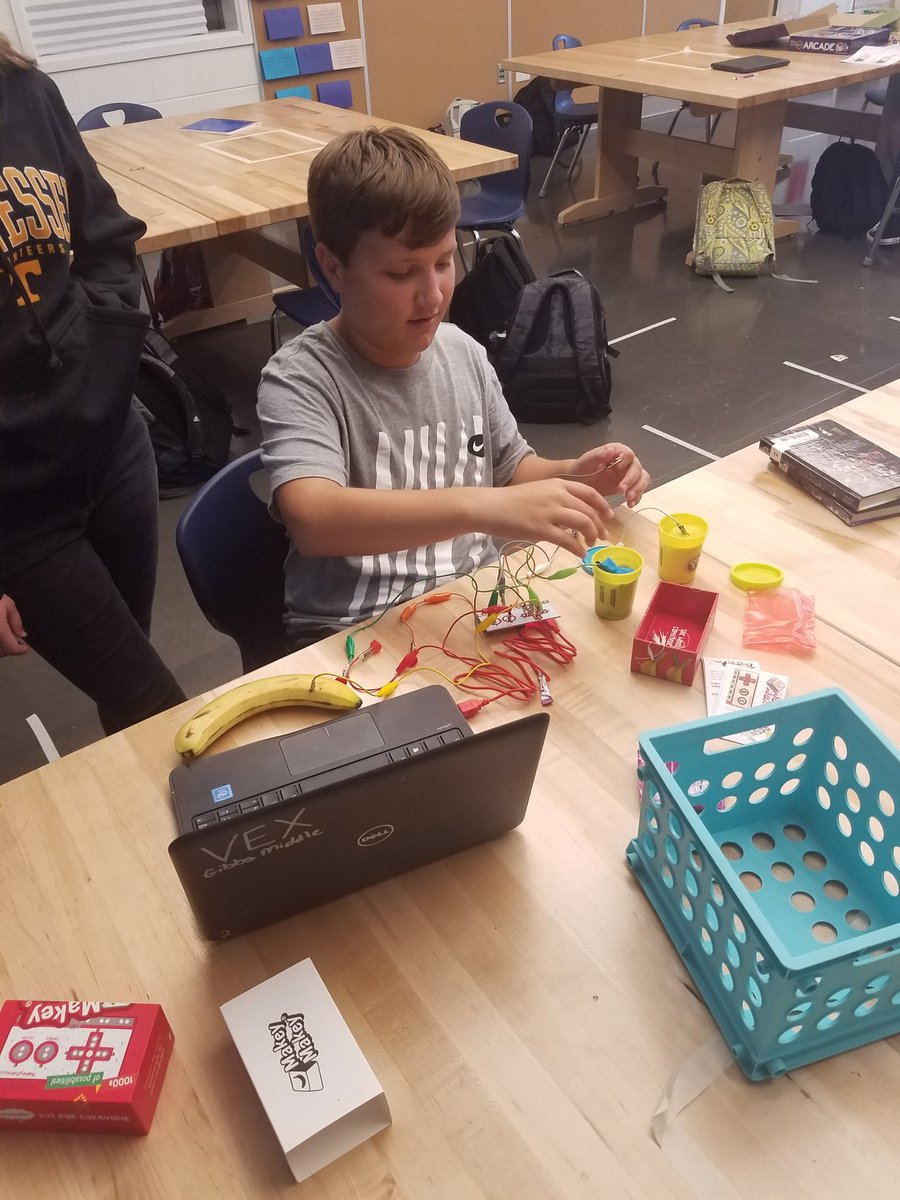 8th grade learning about circuitry with snap circuits and makey makey. #stemfun #handsonplayequalslearning #itsagibbsthing
