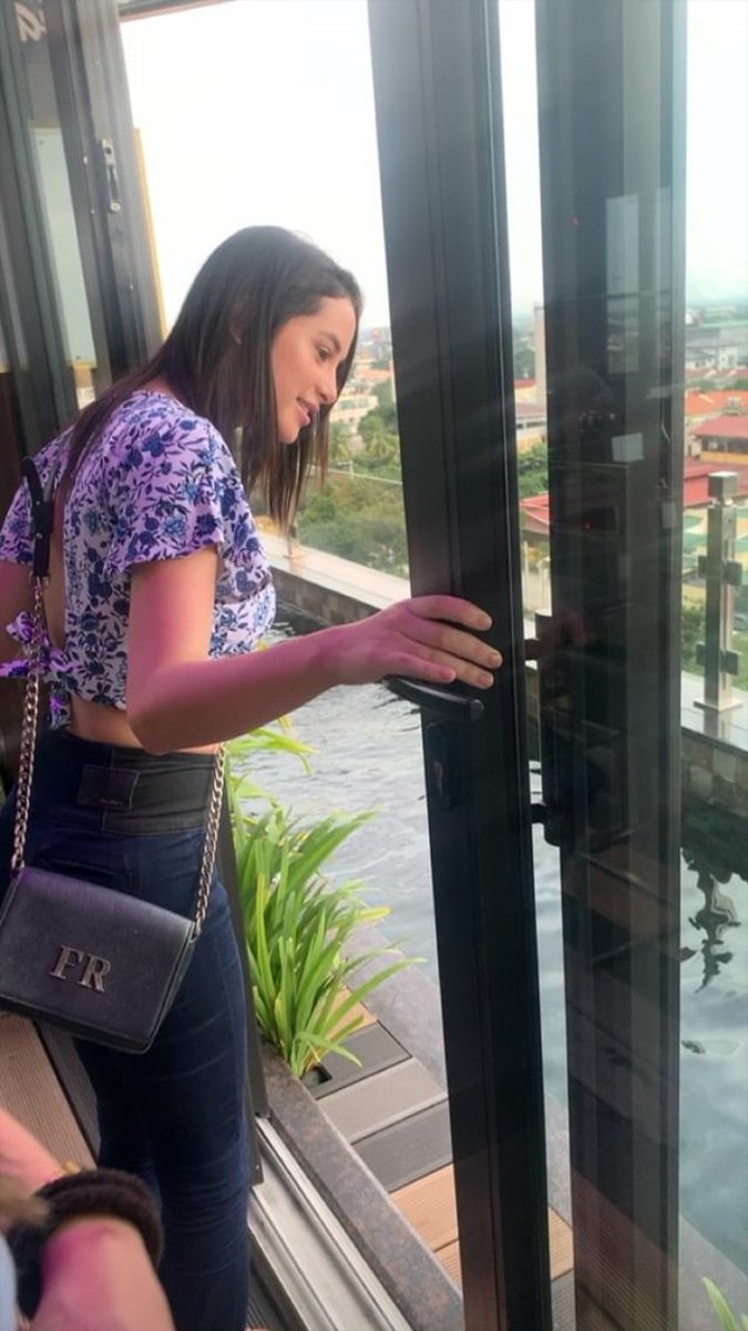 sapphicluvvr's tweet photo. ganda ng hair sexy ng outfit ganda mo mami

MissNaNiCHICKEN siKITEM
#FRANKIANAforCloseUp https://t.co/hIXrtAfwVJ