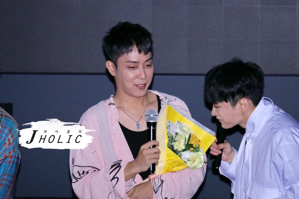 jholic_6's tweet photo. 190816 젝키빌라 무대인사 프리뷰 1
#젝스키스 #sechskies 
#은지원 #이재진 #김재덕 #장수원 https://t.co/g5DlMKyf4g