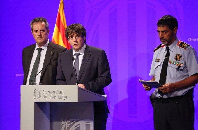 vilallongapac's tweet photo. Els tres responsables de la modèlica gestió del #17A: un a la presó, un altre a l'exili i un altre processat per sedició. No els hi perdonen que aquell dia Catalunya va actuar com un Estat. https://t.co/VJTdVnRdfr
