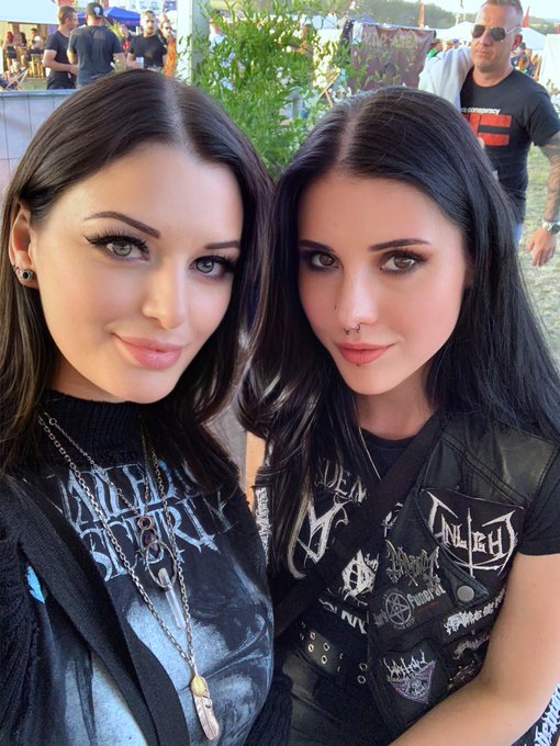 Tolle neue Freundschaften hier auf dem @summerbreeze97 ?
Follow this lady on Instagram https://t.co/iiRQu2vMOP