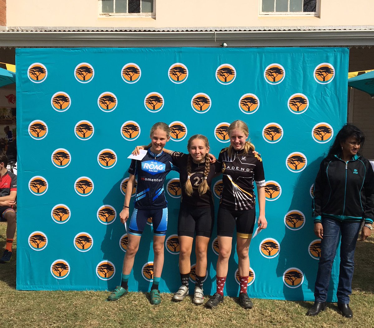 ROAGsport's tweet image. 🏆 Ladies 25km Winners 🏆

1.) Errin Mackridge 1:25:26
2.) Emily van Heerden 1:27:16
3.) Riley Smith 1:29:19

🏆 Men’s 25km Winners 🏆

1.) Sean Yelland 1:14:05
2.) Evan Moolman 1:17:51
3.) Omar Wilson 1:18:04

#race9 #quattro #bornwithmomentum