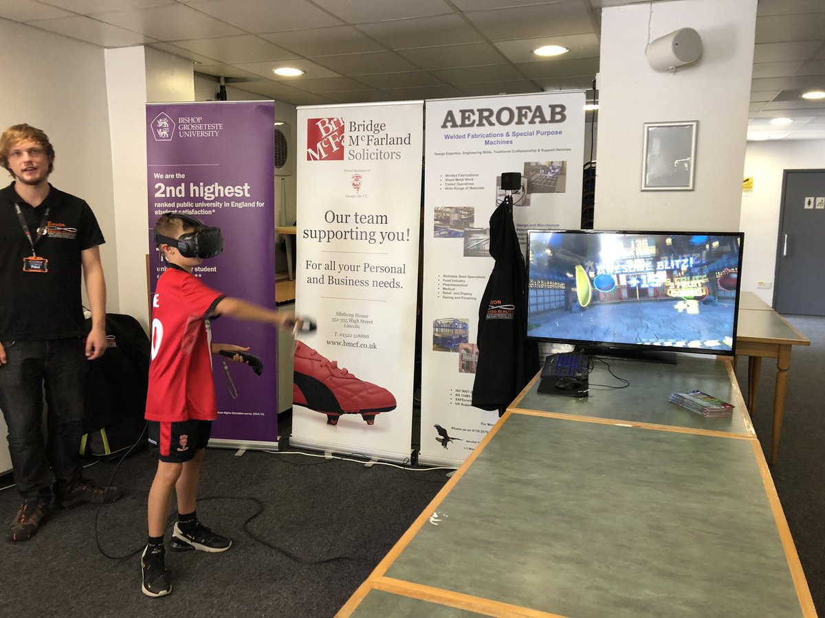 Poacher_The_Imp's tweet photo. The VR is in full swing in the travis Perkins with @weareTENSION  @LincolnCity_FC 🔴⚪️🔴⚪️ https://t.co/22KtTvKIQL