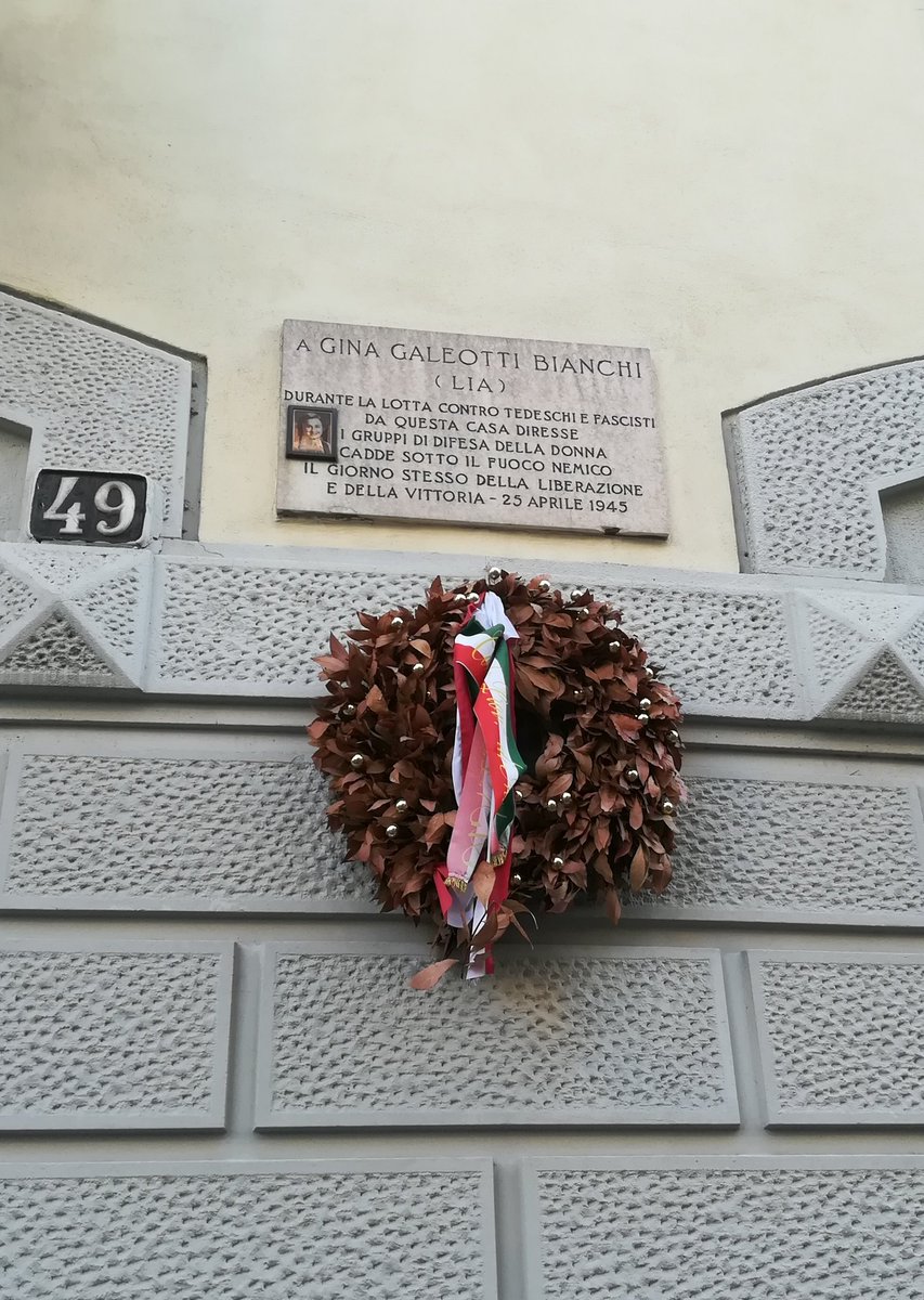 Vagando in una #Milano deserta ci siamo imbattuti nella lapide che ricorda la casa da cui Gina Galeotti Bianchi (Lia) diresse i gruppi di difesa della donna contro i fascisti. La casa si trova a #Bovisa quartiere operaio e #resistente (continua)