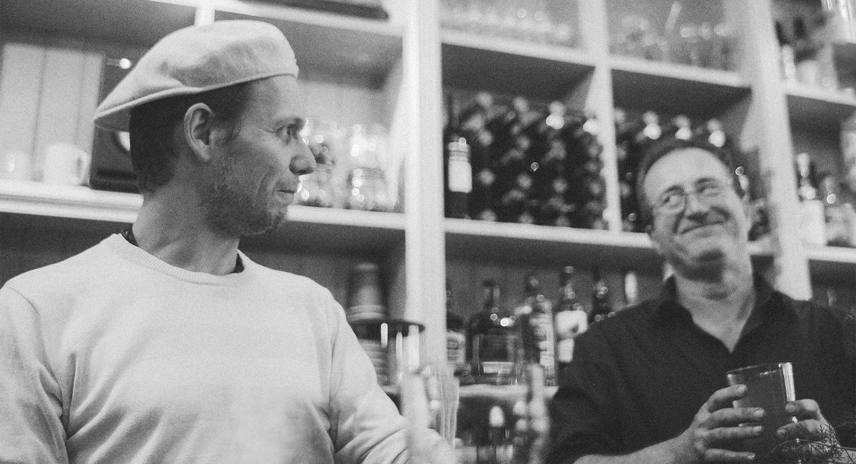 PieStreet's tweet image. Good evening #devonhour We are a family run Pie restaurant in the heart of lovely #Totnes serving handmade crispy, buttery, golden pastry pies. Meet our lovely owners, Bill and Keeny! #lovepie