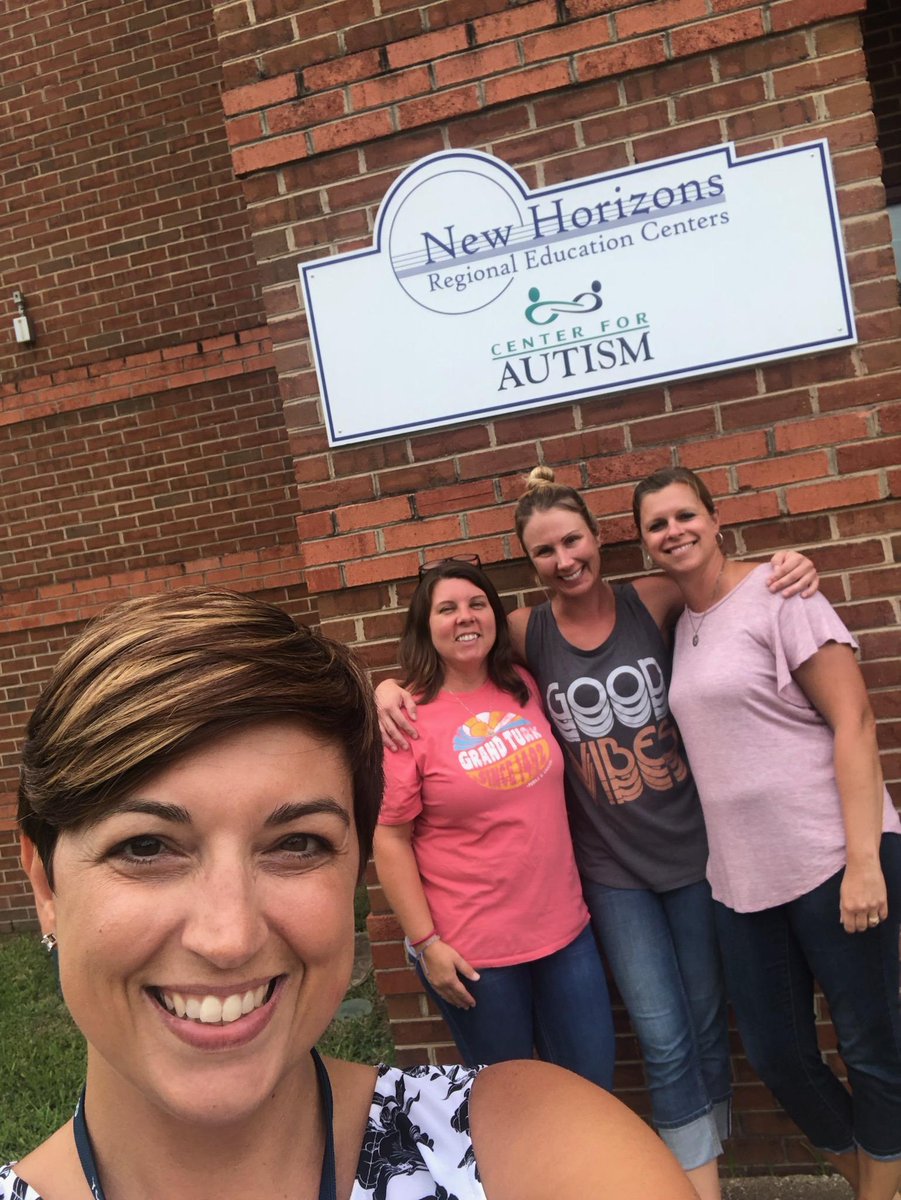 Akayew3's tweet photo. Our sign has arrived! Smiling faces! ❤💜💙 #OperationKC #GoingBoldly
@Lve2Lead @NHREC_VA @VAEducatorCMR https://t.co/6A27DYC3Nd