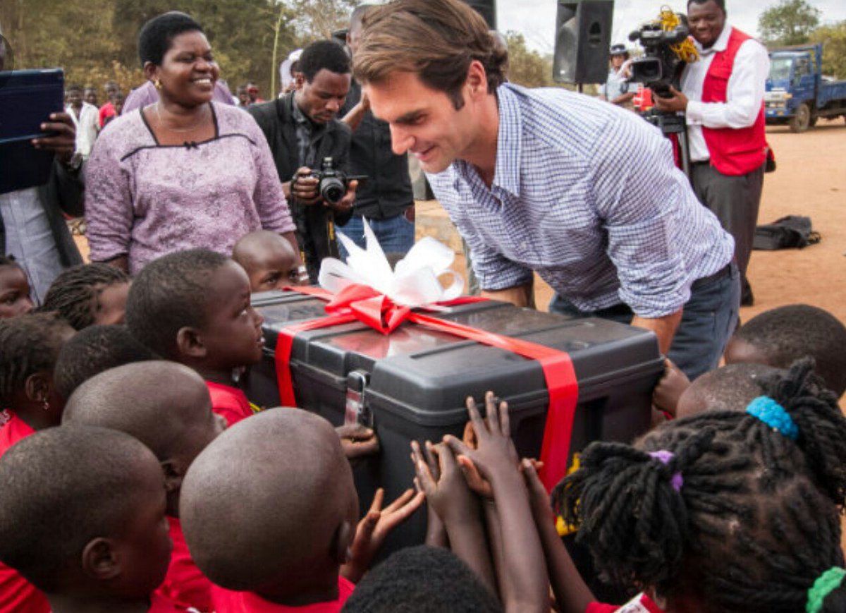 Angelo Mangiante Ha Aiutato Un Milione Di Bambini Poveri In Africa Costruendo 81 Scuole Materne In Botswana Namibia Zambia E Malawi Ha Dato Ai Bimbi Possibilita Di Studiare Con Oltre