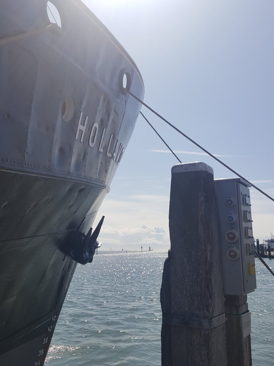 Zeesleepboot Holland heeft er prachtig weer bij! Ze liggen weer op #Terschelling! bit.ly/holland-ts