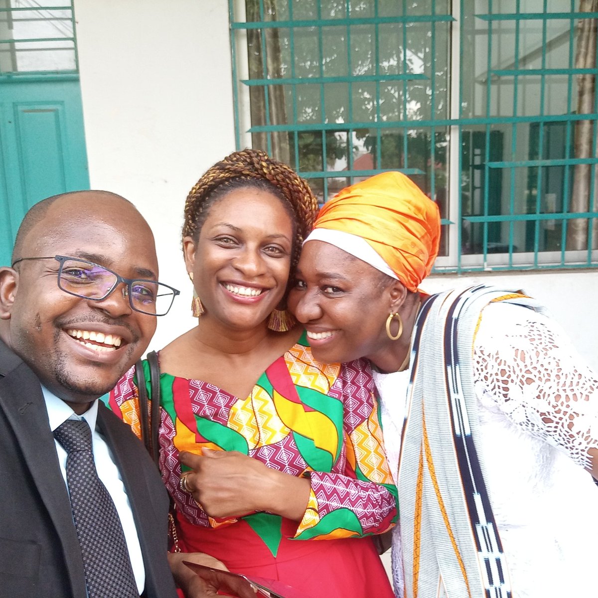 fafel_africa's tweet photo. #InspirElles
Ne crois pas que c'est parce-que c'est plus facile pour moi que je continue d'espérer.
C'est parce-que, je continue d'espérer que tu crois que, c'est plus facile pour moi.
Merci Ă ces femmes dynamiques qui font vibrer l'Afrique au son de leur Passion.
#Fafel2020 https://t.co/GCfCIinZiP