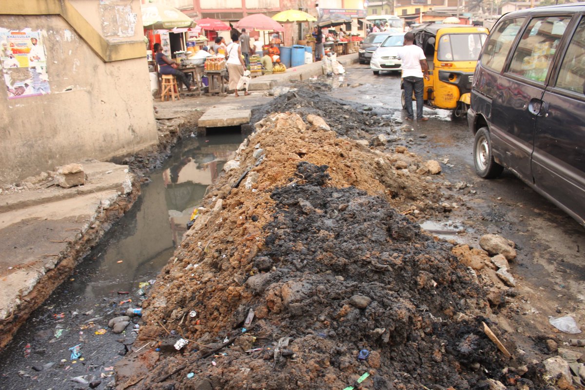 AjideTj's tweet photo. Initially, Shitta Roundabout was traffic prone due to road potholes. The drainage had collapsed, with waste water spilling onto the road. The situation became harrowing for motorists, residents&amp;traders around the area. We moved in and did what was necessary. #surulereisworking https://t.co/JZIb7k8wwC