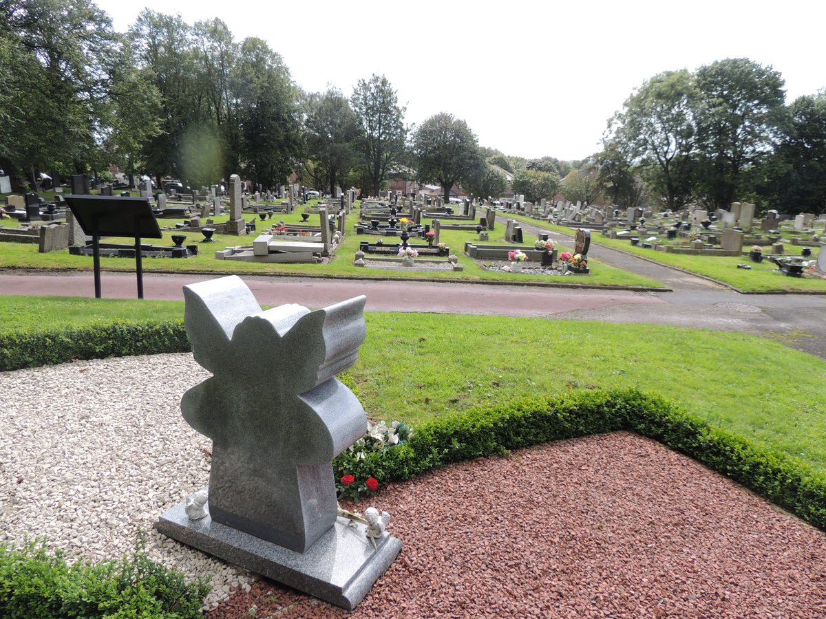 FriendsofFOPCC's tweet image. Our churchyard is looking good again after we have mowed the grass and strimmed everywhere.  The weather was nice after last week's torrential rain.  Well done team.
