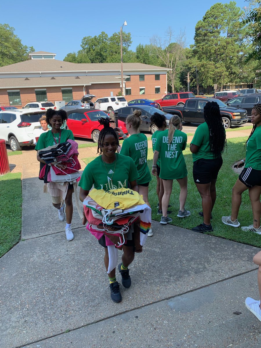 coinally1's tweet photo. Our ladies got to flex their muscles and their Warhawk Pride at #MoveInMania! Our student-athletes got the opportunity to help their Warhawk family move into their dorm rooms!! #TheBestIsOnTheBayou #WarhawkFamily https://t.co/OGQ2Cp1h3o