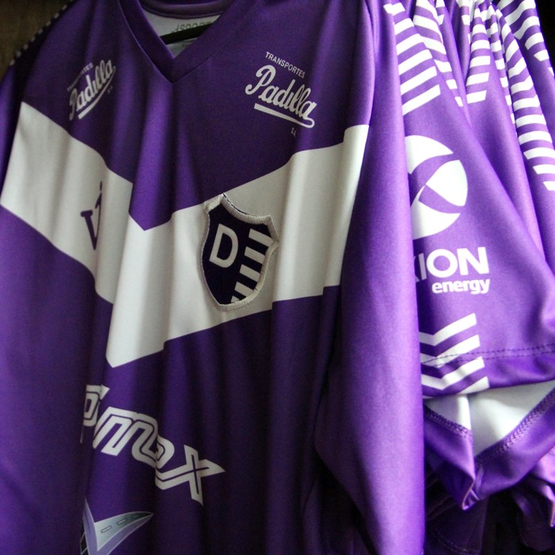 VillaDalmine's tweet photo. #JuegaDálmine | Trabajo en silencio de Pablo Molina, utilero de nuestro plantel profesional. Esta tarde salimos a la cancha con los colores más lindos del mundo. ¡Te esperamos en Mitre y Puccini!

#VamosViola 💪 https://t.co/0ZkCGUWSo2