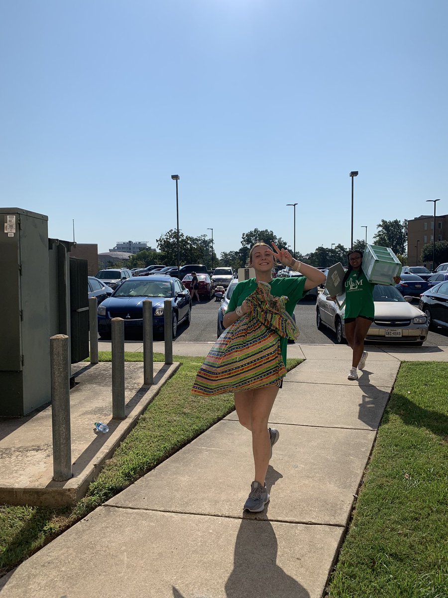 coinally1's tweet photo. Our ladies got to flex their muscles and their Warhawk Pride at #MoveInMania! Our student-athletes got the opportunity to help their Warhawk family move into their dorm rooms!! #TheBestIsOnTheBayou #WarhawkFamily https://t.co/iIhL3dBX8W