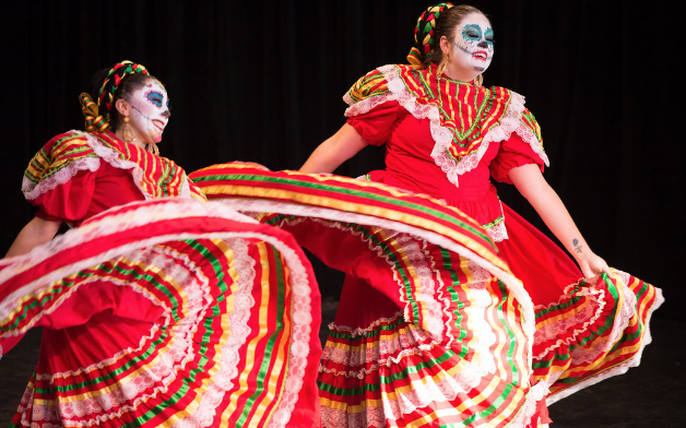 verityseattle's tweet photo. On August 18, experience #BrasilFest with live music, dancing, authentic foods, hands-on learning, martial arts demonstration, glittering costumes & more! #Seattle #PacificNorthwest https://t.co/HGdEM1erRS https://t.co/qzfzm3UFJ3
