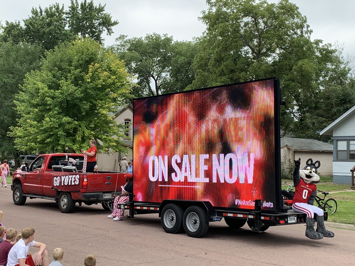 SDCoyotes's tweet photo. Good morning, #Yankton!! 🐾

#WeAreSouthDakota | #GoYotes https://t.co/m0FwqSlyBS