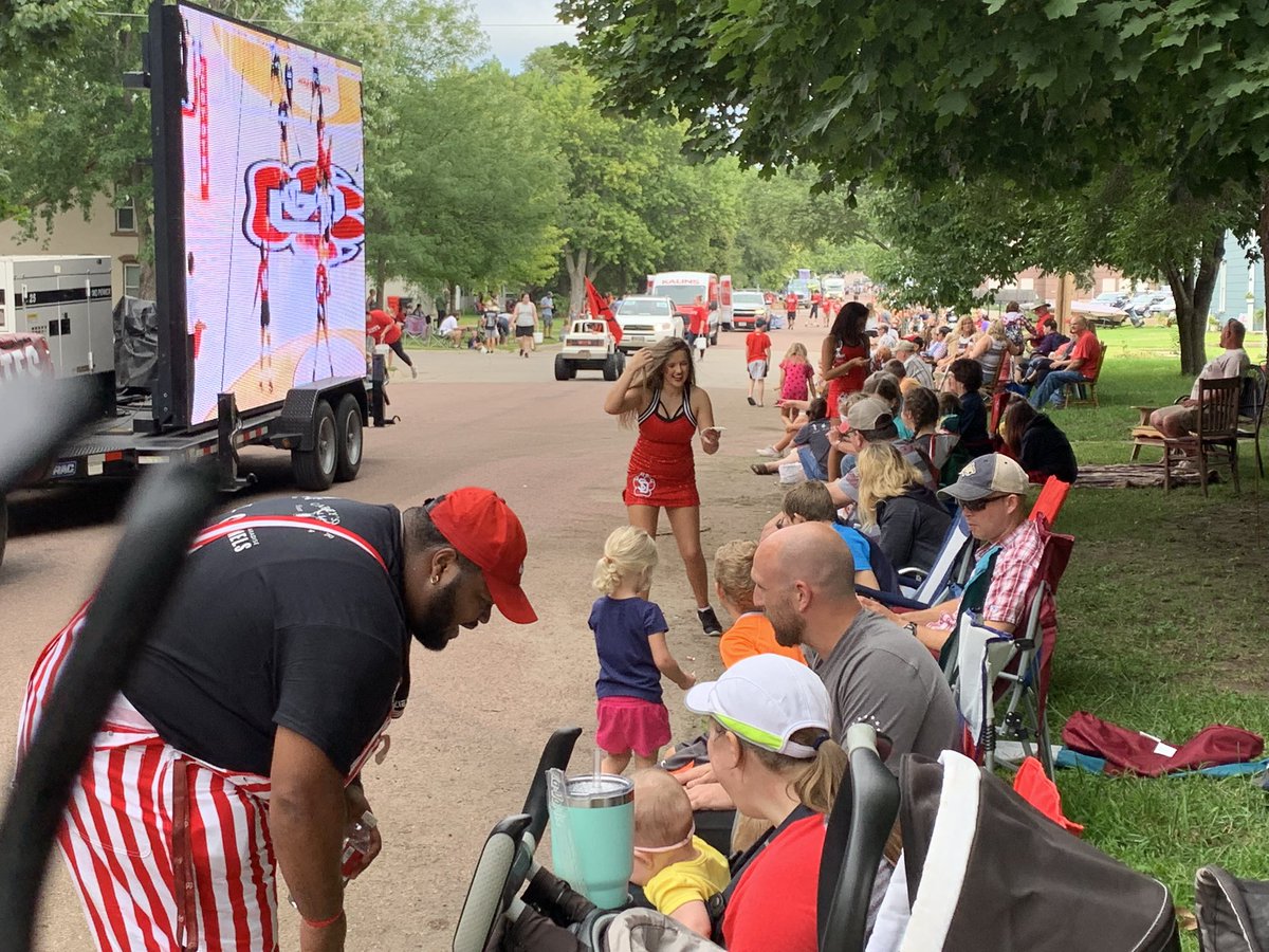 Good morning, #Yankton!! 🐾

#WeAreSouthDakota | #GoYotes