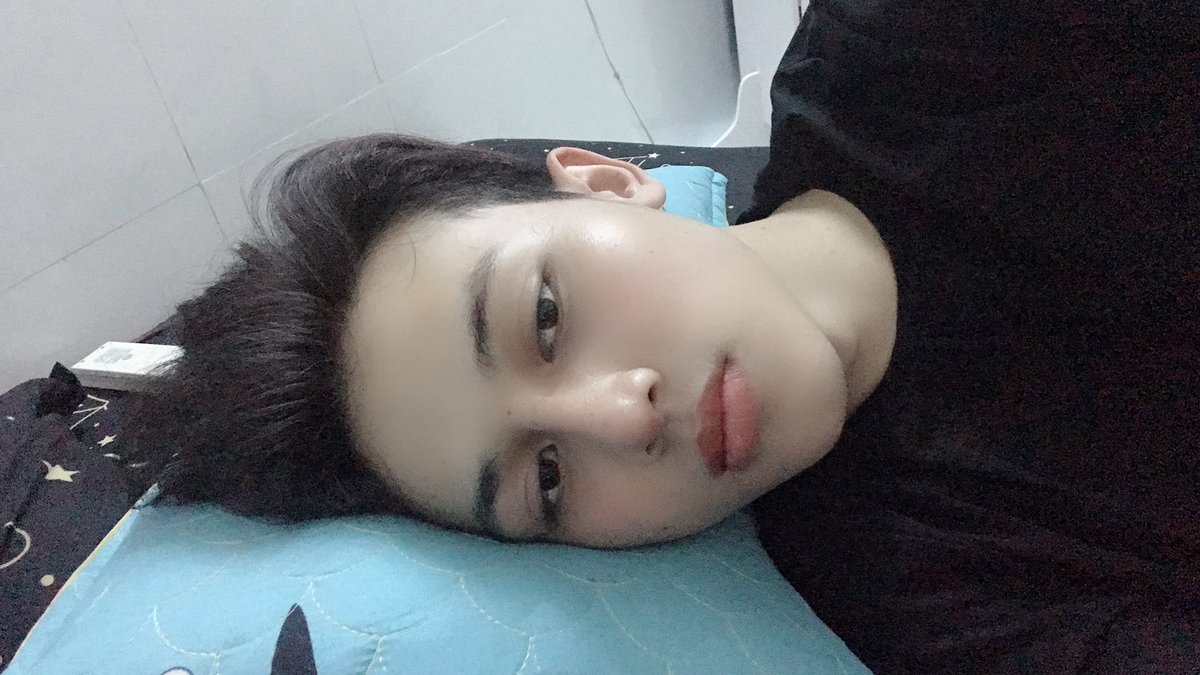 hng00214510's tweet photo. Các em ngủ chưa thế ??? https://t.co/fwbxwUKI91