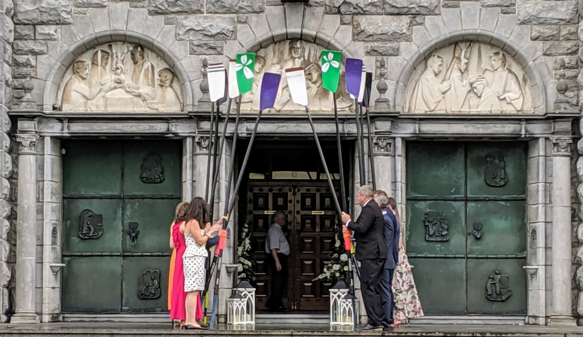 thetypingape's tweet photo. Congrats to the couple who got married  earlier in #Galway :-) https://t.co/Y2QyBtMOpN