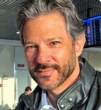Perfil no tinder:Foto 1 - uau, gatinhoFoto 2 - ué.. será que é o filtro de parecer velho??Foto 3 - ah não, ele é velho mesmo.. e que pele oleos...peraí, ele tem o nariz torto?Foto 4 - cacete, tortão!! Uma narina na vertical e outra na horizontal..❌