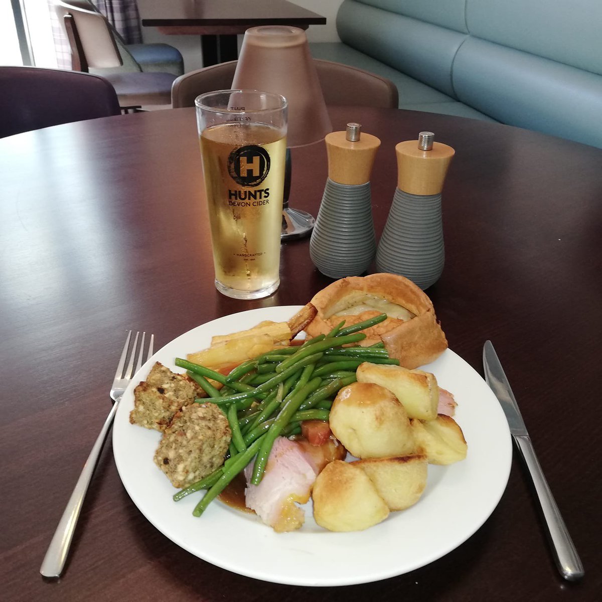 Join us tomorrow for a pint of <a href="/Huntscider/">Hunt's Cider</a> and our delicious roast carvery

✅ Unlimited Yorkshire puddings
✅ Vegetarian options
✅ Fresh veg, stuffing and sauces

Book your table now ➡️ bit.ly/Sunday-Carvery