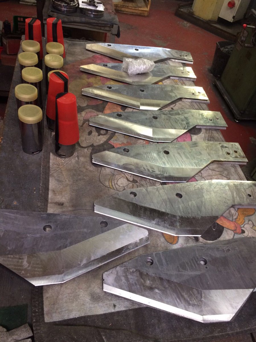 bladesmeatindus's tweet photo. Blades for food and meat industry , #sharpening and #manufacture of #blades for #food industry #meat #deboningline #cuttingplant #slaughterhouse #mataderos #avicola #poultry https://t.co/cnSw6f50hs