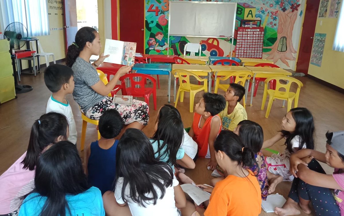 litworldsays's tweet photo. "Reading aloud with children is known to be the single most important activity for building the knowledge and skills they will eventually require for learning to read.” — Marilyn Jager Adams
@ProjectPEARLS 

#saturdaylove #summer2019 #Literacy #Love #SummerofStrengths https://t.co/O6d5g3JSdI