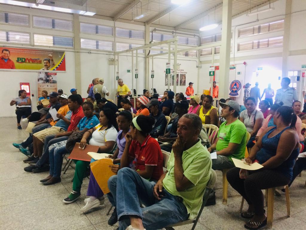 JormanValera's tweet photo. #sab17
jornada con @BcodeVenezuela gracias @NicolasMaduro @RMarcoTorres @OcumareDLaCosta esta consolidando el sistema económico Municipal @ErlinPacheco ampliando horizontes financiero #MiComunaBDVdigital #OcumareCimarron
#NoMoreTrump #Aragua #Ocumaredelacosta https://t.co/us0mhfDQO0
