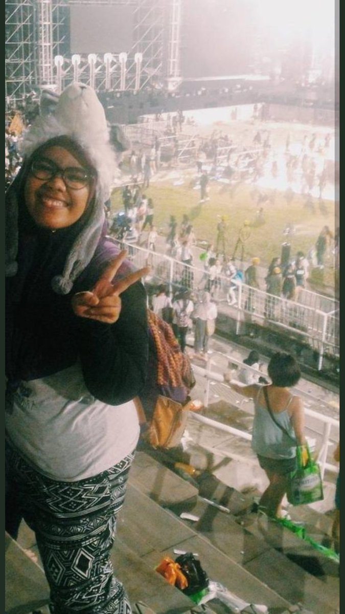 irregularglxy's tweet photo. OH MY GOD.
IT /IS/ A TRADITION FOR ME TO WEAR WHILE TO EXO CONCERTS!!!!!
#EXOLUTIONINMY
#EXORDIUMINMY
#ELYXIONINSG
#ELYXIONINMY
Now, I'm going to continue the tradition of wearing white/my suho jersey to #EXplOrationinManila 😁😁😁
What kind of hijab should I wear? 😁😁 https://t.co/eV4ZkTbEMQ