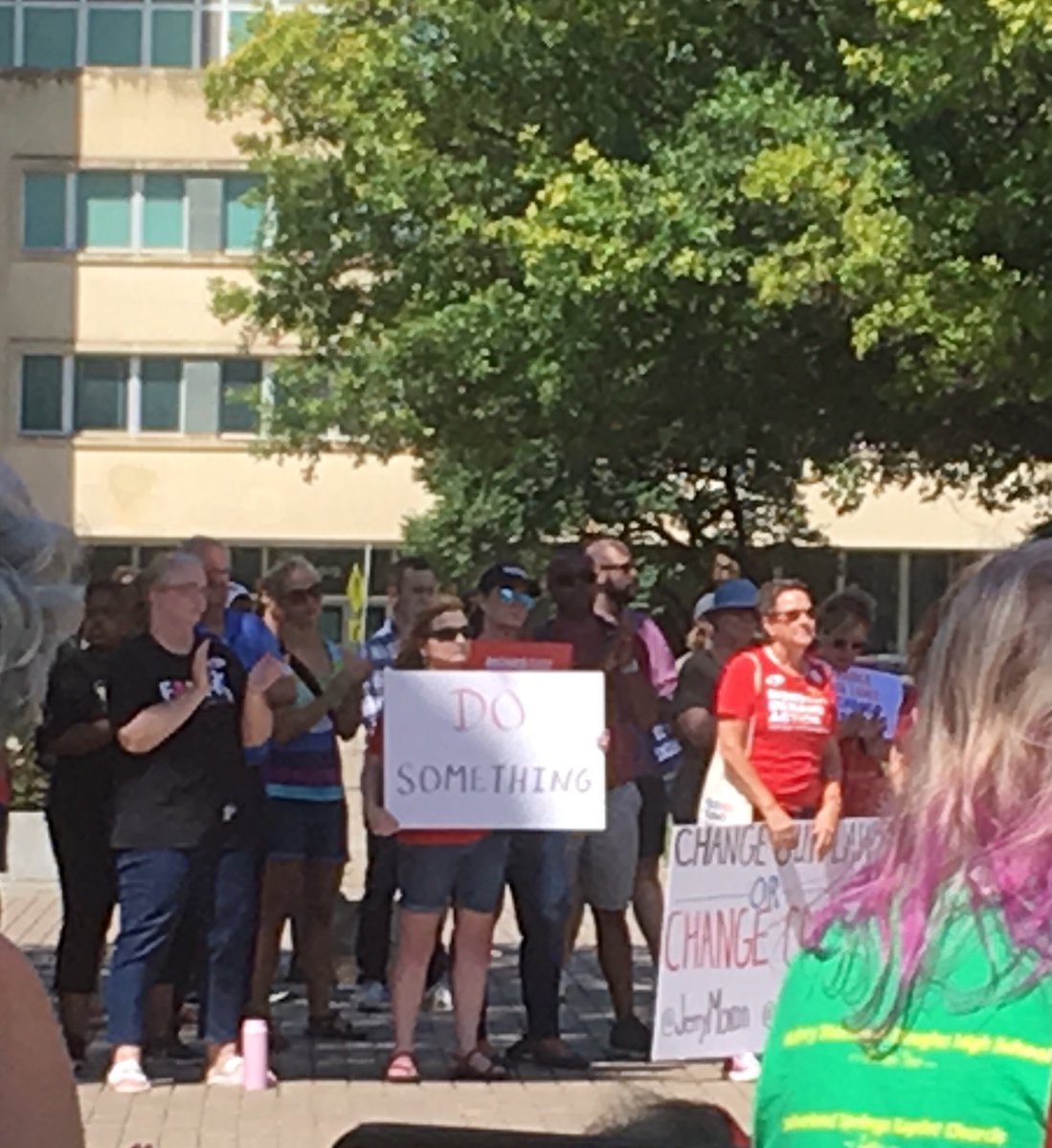 KdBastille's tweet photo. I will not sit by while gun violence threatens my family &amp; community.

That’s why I’m at a #RecessRally with @MomsDemand &amp; #StudentsDemandAction to demand our senators pass a strong Red Flag law &amp; background checks on all gun sales. @Everytown #KSLeg https://t.co/DY2fNptgXI
