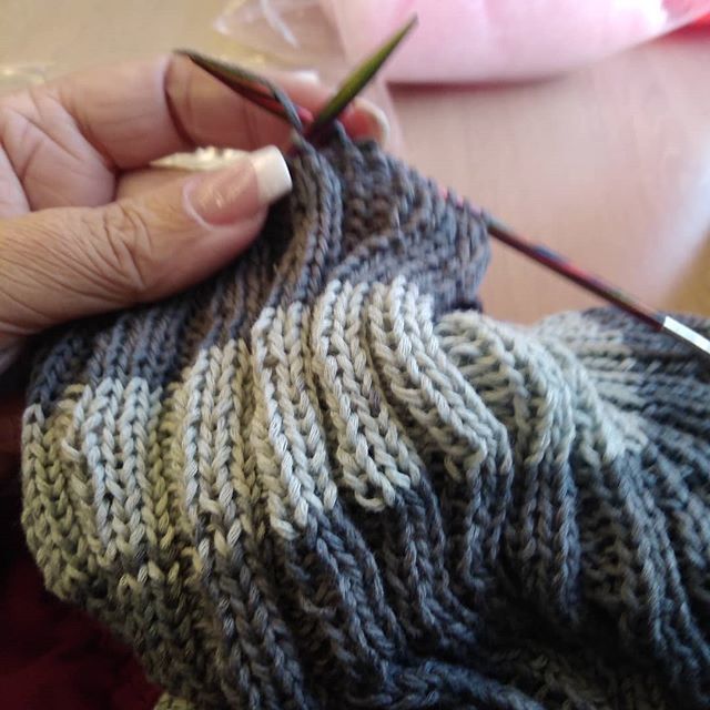 Selana1505's tweet photo. Train knitting on the way to Bristol. Ripple Bralette is almost done 😊

#ripplebralette #knitter #knittinglove #knittersgonnaknit #knittersofinstagram #knittersofig #knittersoftheworld #instaknit #strickenmachtglücklich #stricken #knitting #knitting_… https://t.co/DL8qmQe8Gv https://t.co/xcKb6bnpJ7