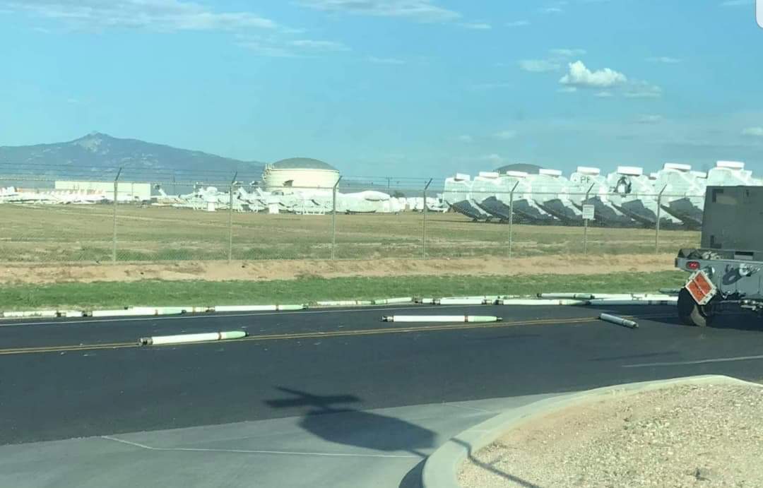 jaredbkeller's tweet image. Can someone on #miltwitter identify the munitions that USAF personnel spilled all over an Arizona road yesterday? cc @Aviation_Intel @FranticGoat